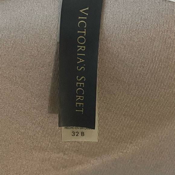 🔵5 For $15🔵 Victoria’s Secret Stripe Bikini Top - Picture 5 of 6